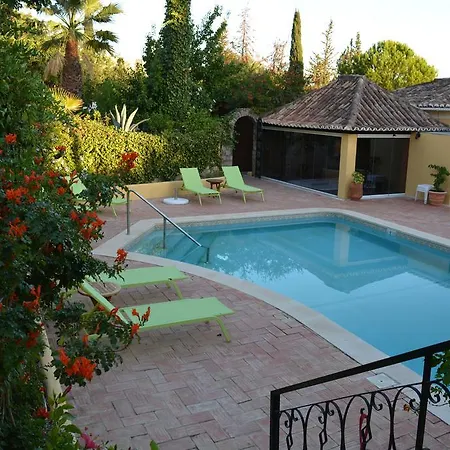 Sailing House Penzion 3*